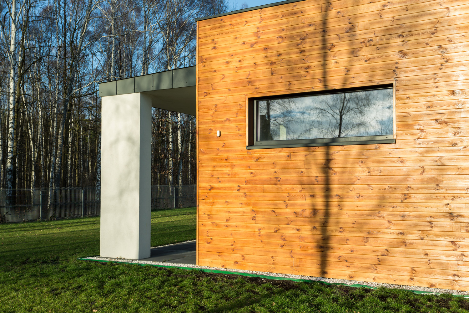 Tradisjonell linoljemaling i Østfold gir vakker glans og naturlig finish til gamle og nye treoverflater